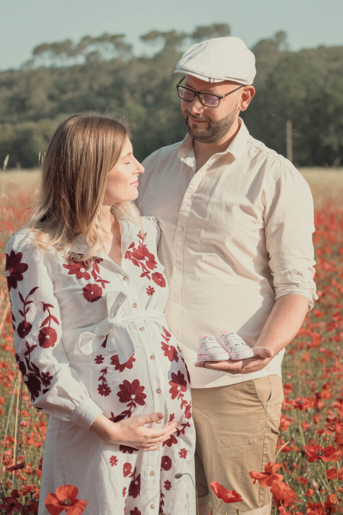 Shooting photo  en couple dans les champs de coquelicots Lorgues